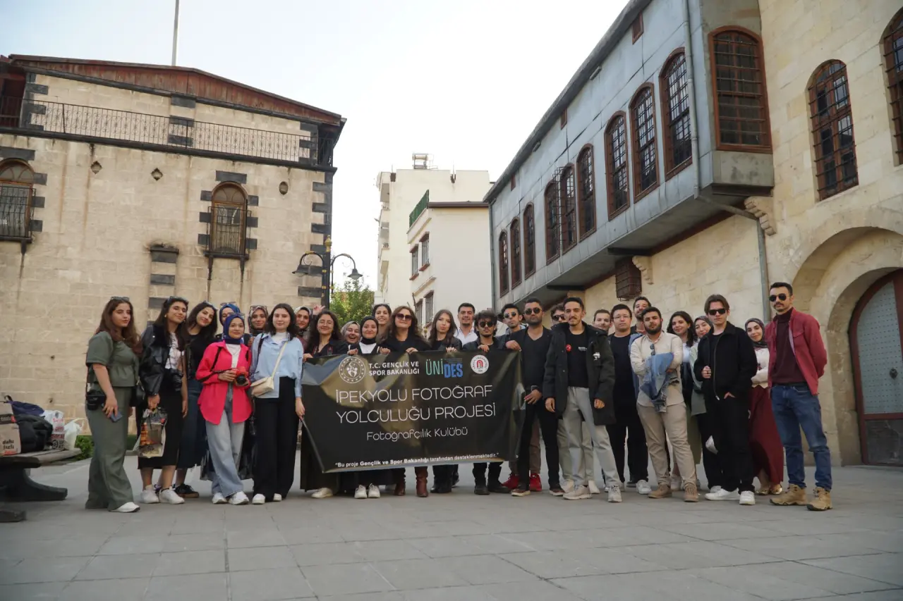 Amasya Üniversitesi’nden İpekyolu’na Fotoğraf Yolculuğu: Kültür ve Sanat Dolu Bir Proje Tamamlandı 1