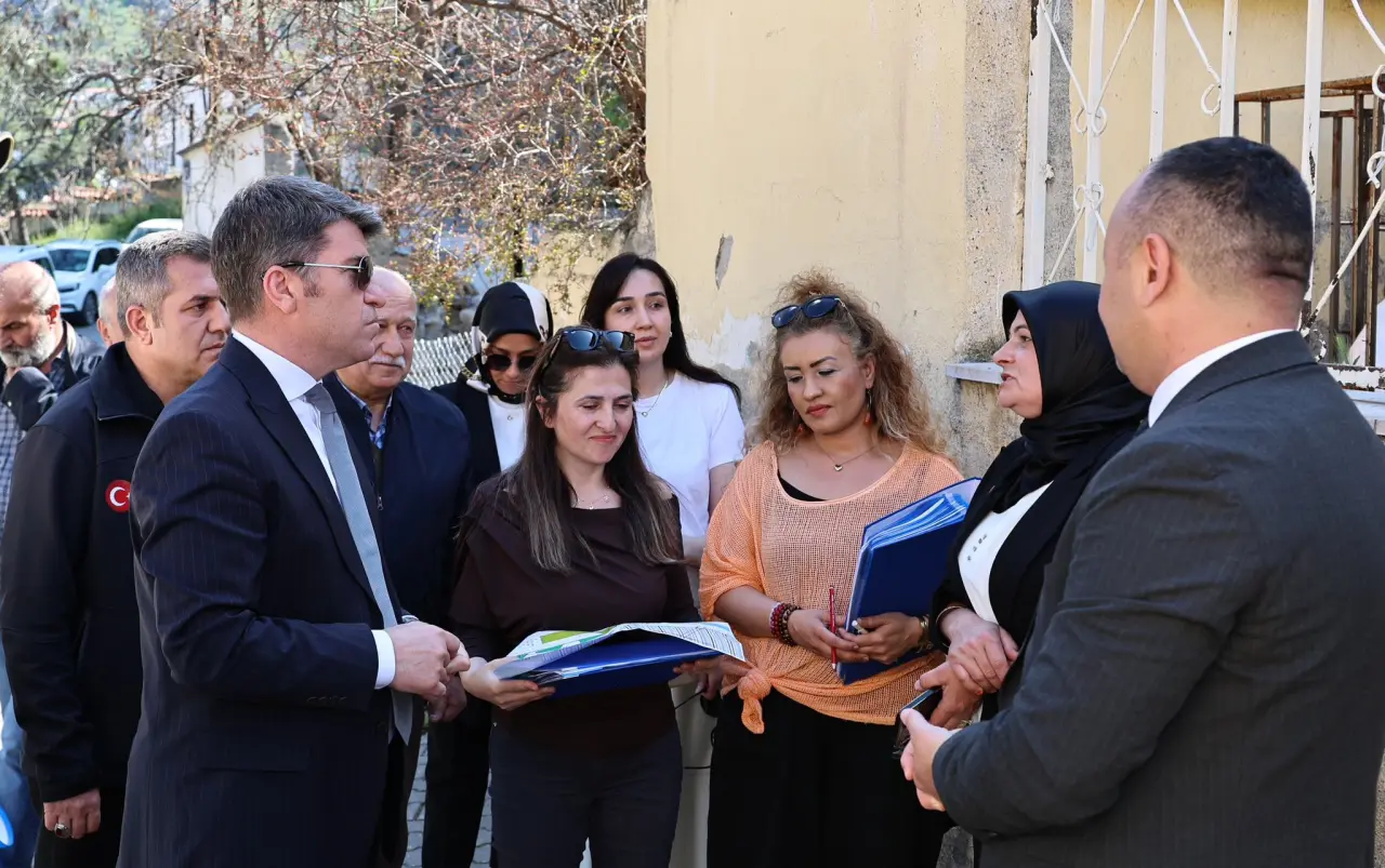 Nergiz Mahallesi’nde Metruk Binalar İncelendi, Vatandaşlarla Buluşuldu 1