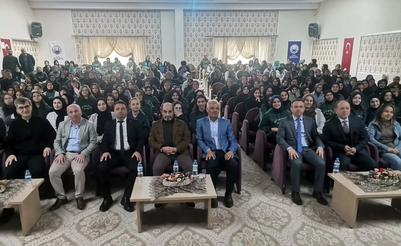 Dr. Ömer Demirbağ Merzifon’da Öğrencilerle Buluştu 1