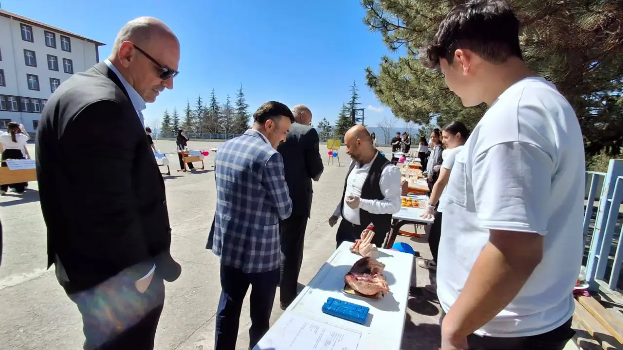 Gümüşhacıköy Mesleki ve Teknik Anadolu Lisesi’nde Bilim Şenliği Coşkusu 3