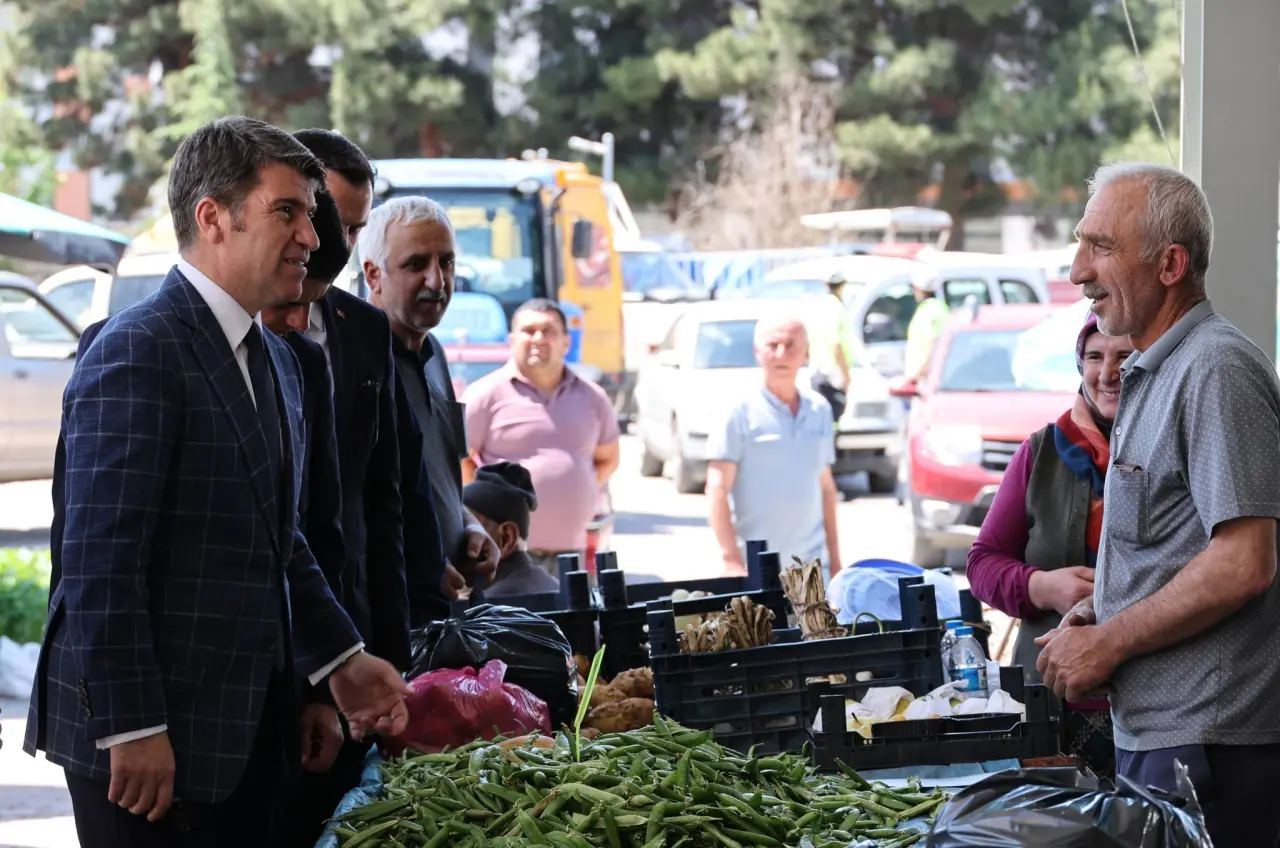 Vali Bakan Taşova Pazarı’nda Halkla Buluştu! 1