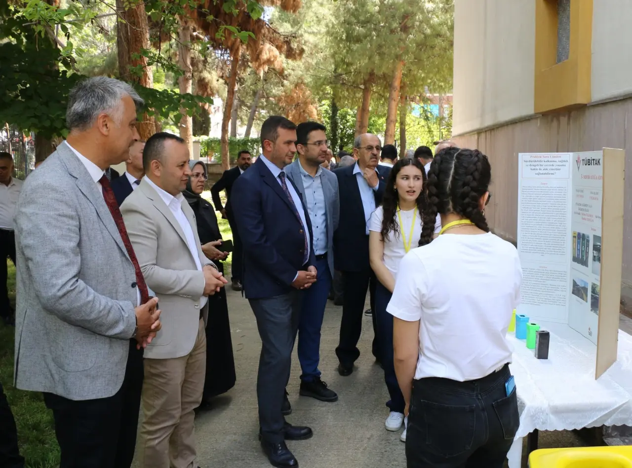 Amasya Sosyal Bilimler Lisesi’nde TÜBİTAK Bilim Fuarı Açıldı 1