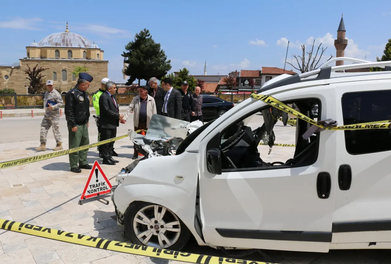 Merzifon’da Trafik Haftası Etkinliğinde Güvenlik Mesajları Verildi 4