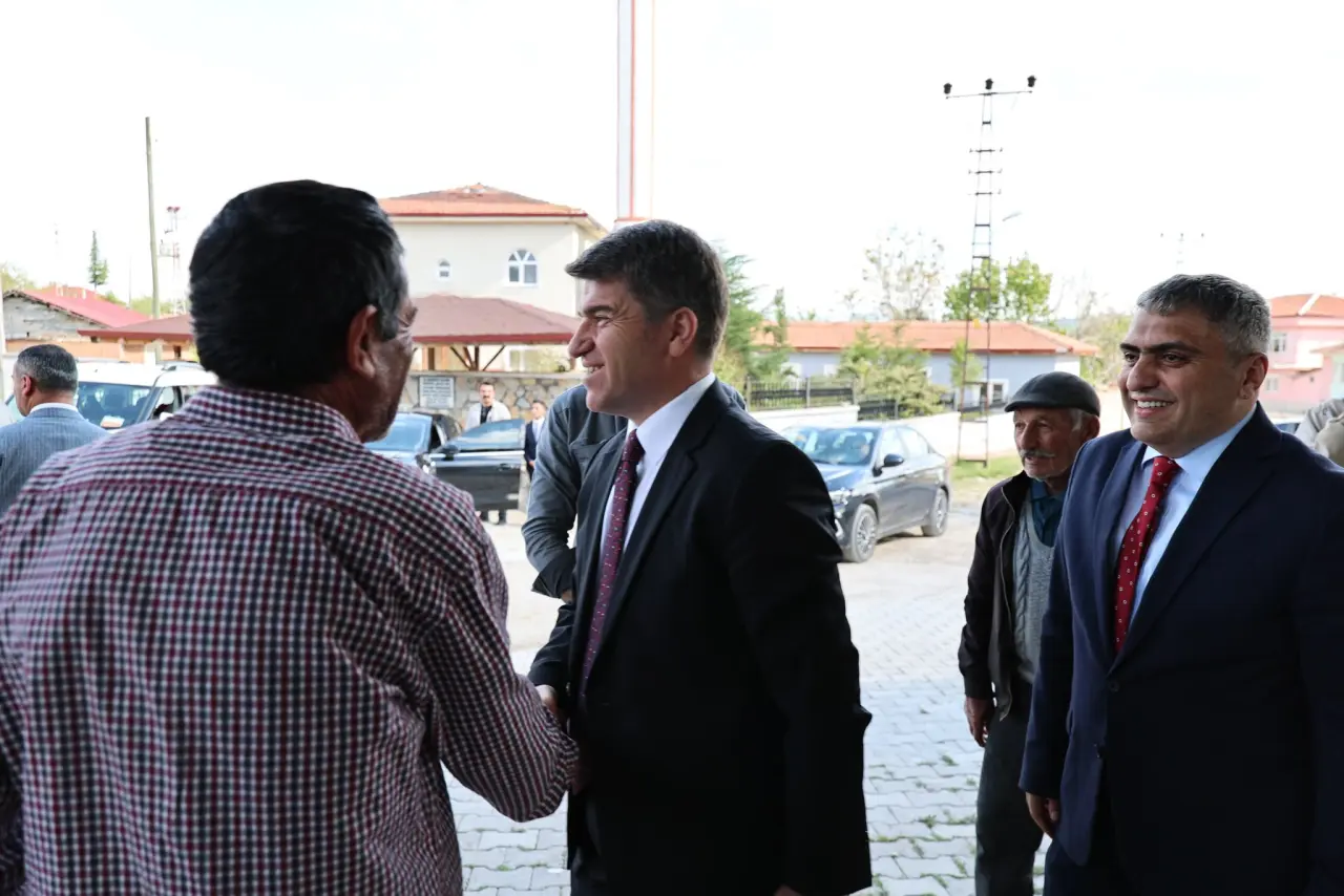 Vali Önder Bakan Merzifon Karatepe Köyü’nde Vatandaşlarla Buluştu 1