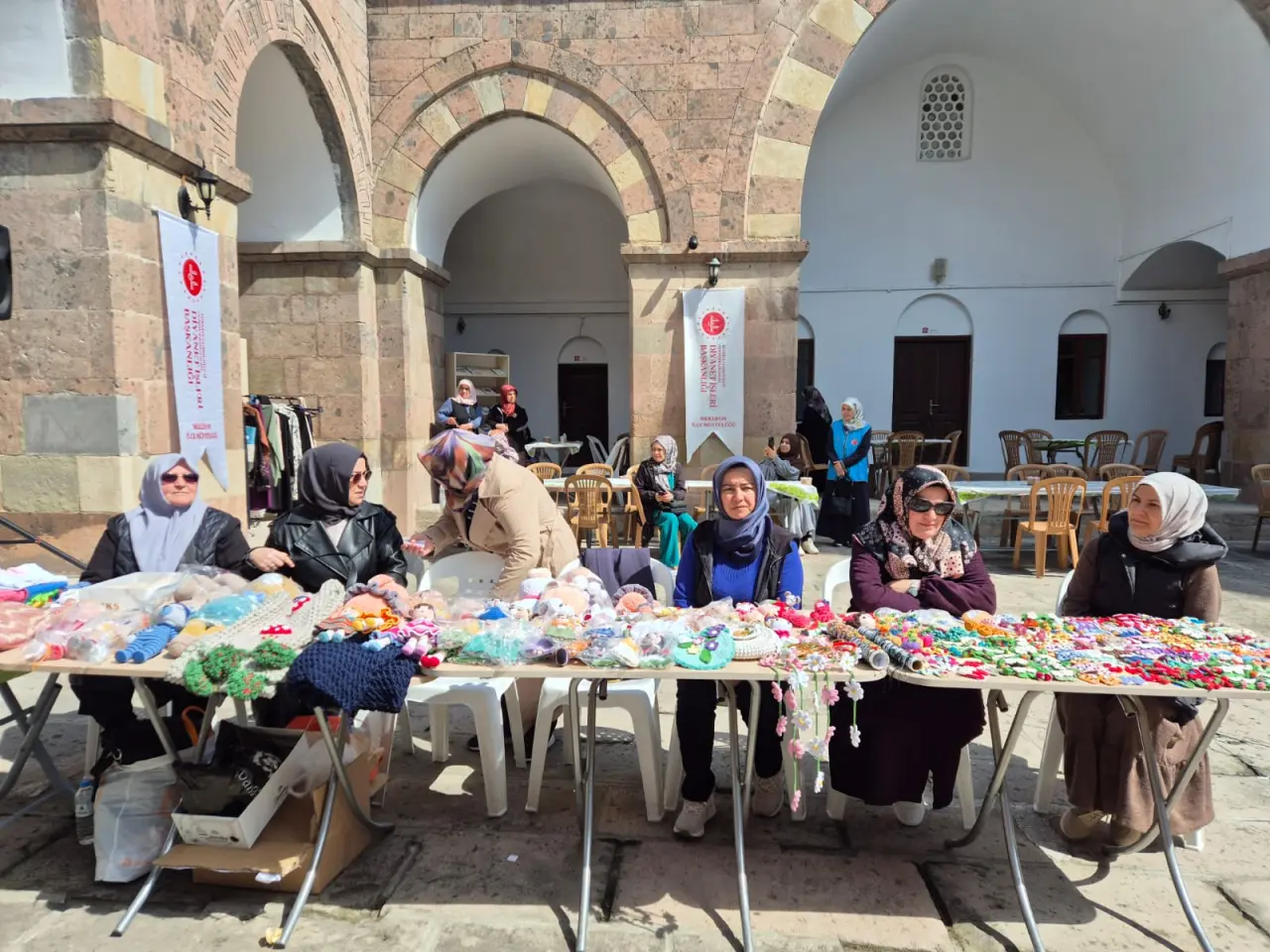 Merzifon’da Hayır İçin Birlik: Kur’an Kursları Yararına Kermes Açıldı 3