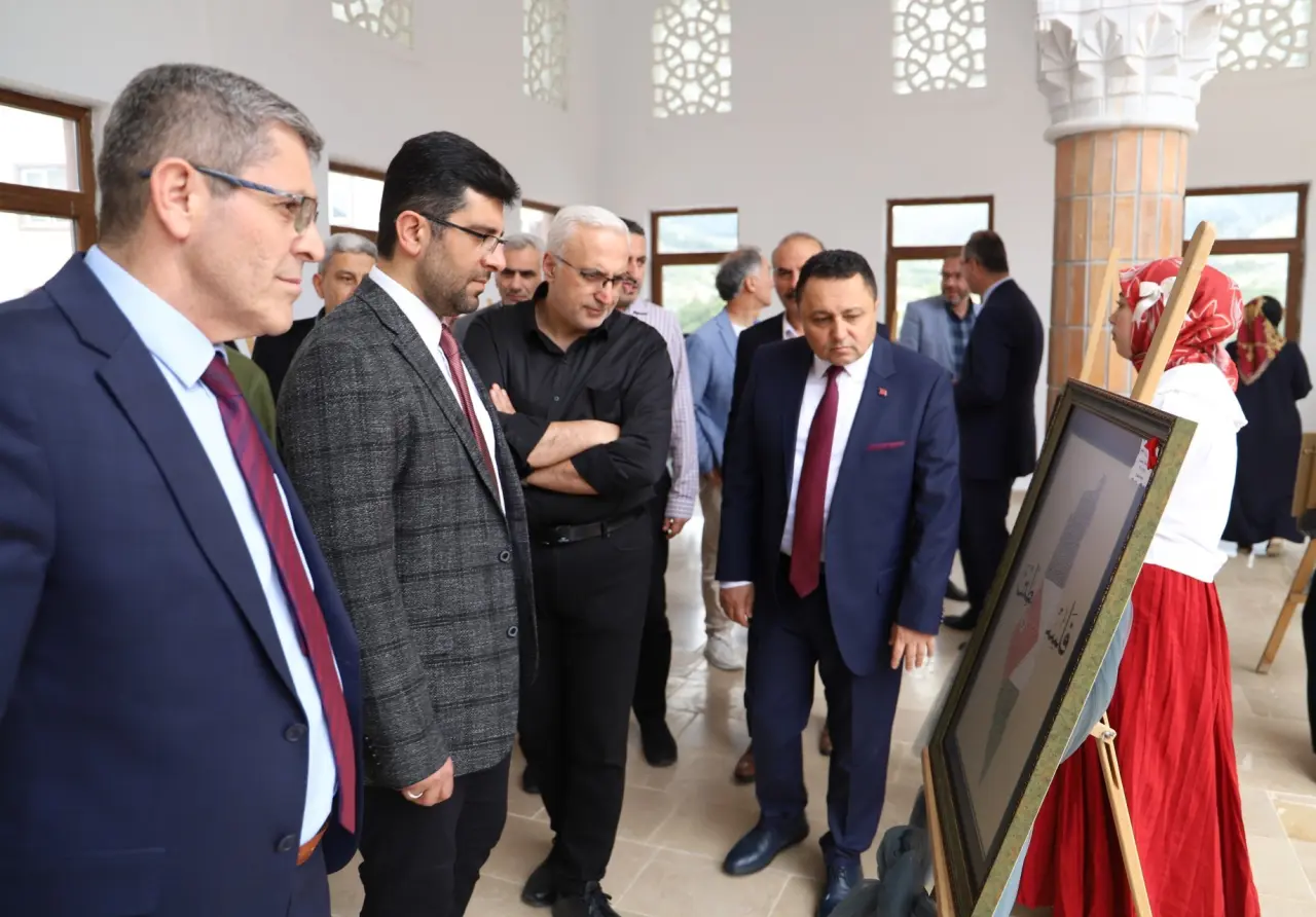 "Kalemin Hikmeti" Hat Sergisi Gönüllere Dokundu 3