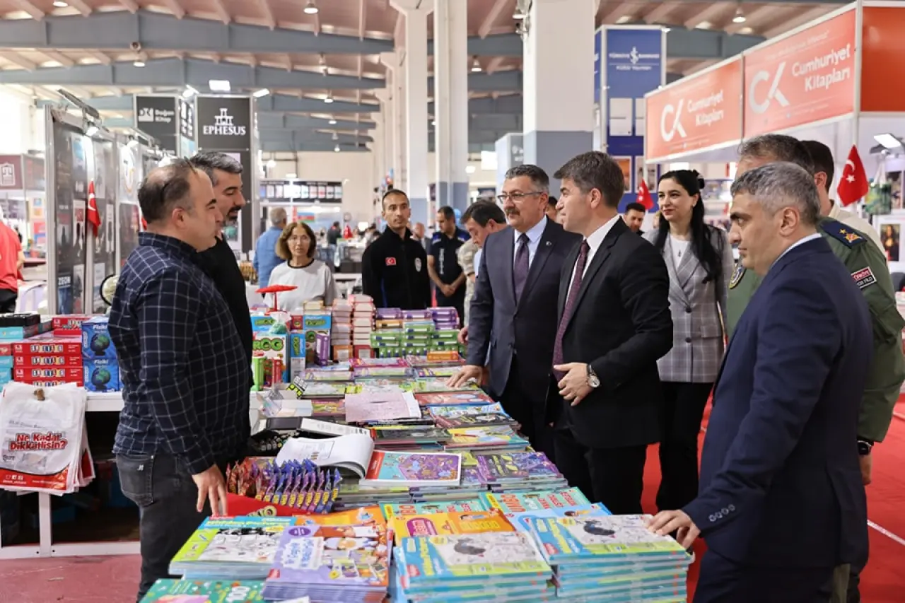 Vali Bakan, Kitap Fuarı’nı gezdi 2