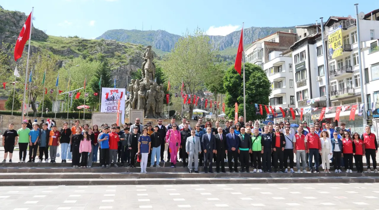 Amasya’da Gençlik Haftası Coşkuyla Başladı: İlk Tören Yavuz Selim Meydanı’nda Gerçekleşti 2