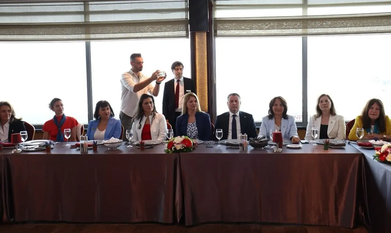 Karagöz’den İzmir Çıkarması: "Kadın Varsa Gelecek Vardır!" 2