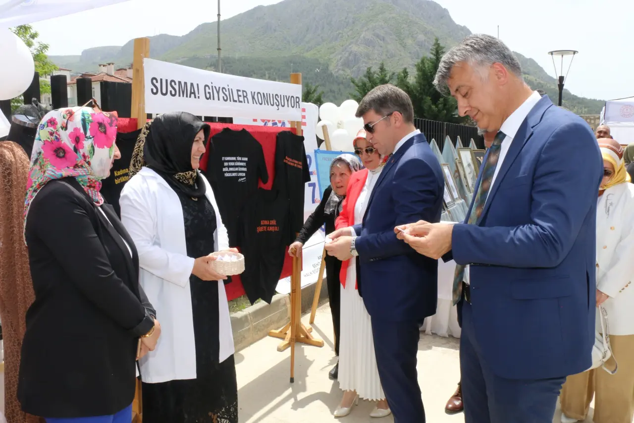 Vali Önder Bakan, Hayat Boyu Öğrenme Haftası Etkinliğine Katıldı 3