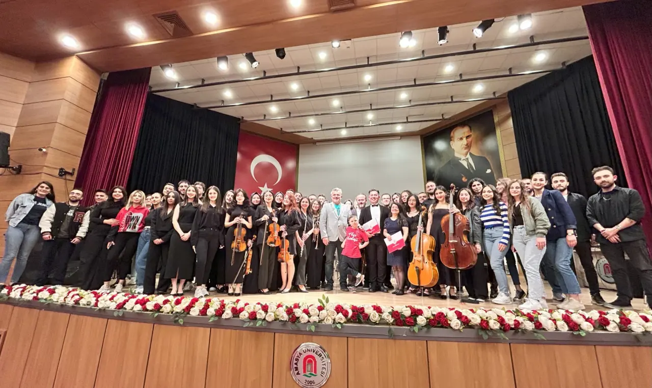 Amasya Üniversitesi’nde Çoksesli Koro ve Orkestra Konseri Düzenlendi 4