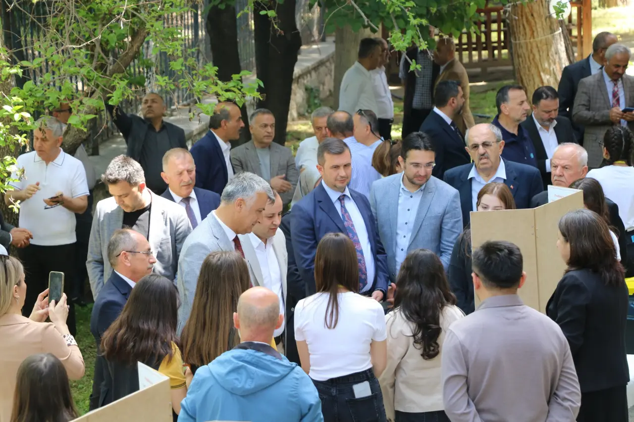 Amasya Sosyal Bilimler Lisesi’nde TÜBİTAK Bilim Fuarı Açıldı 2