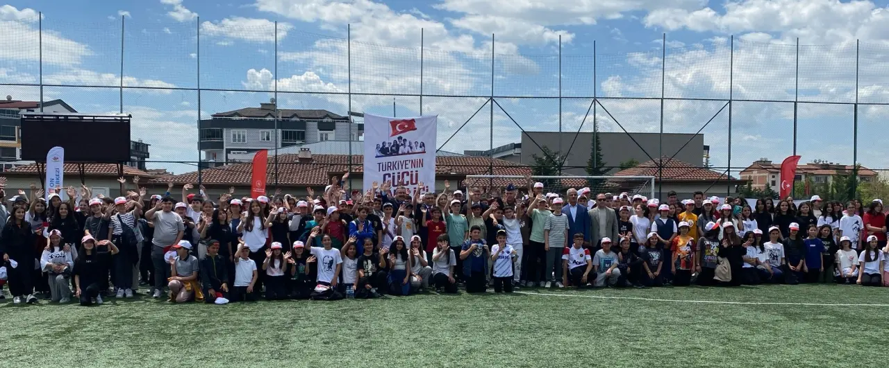 Yüzlerce Çocuk Şenlikte Buluştu 5