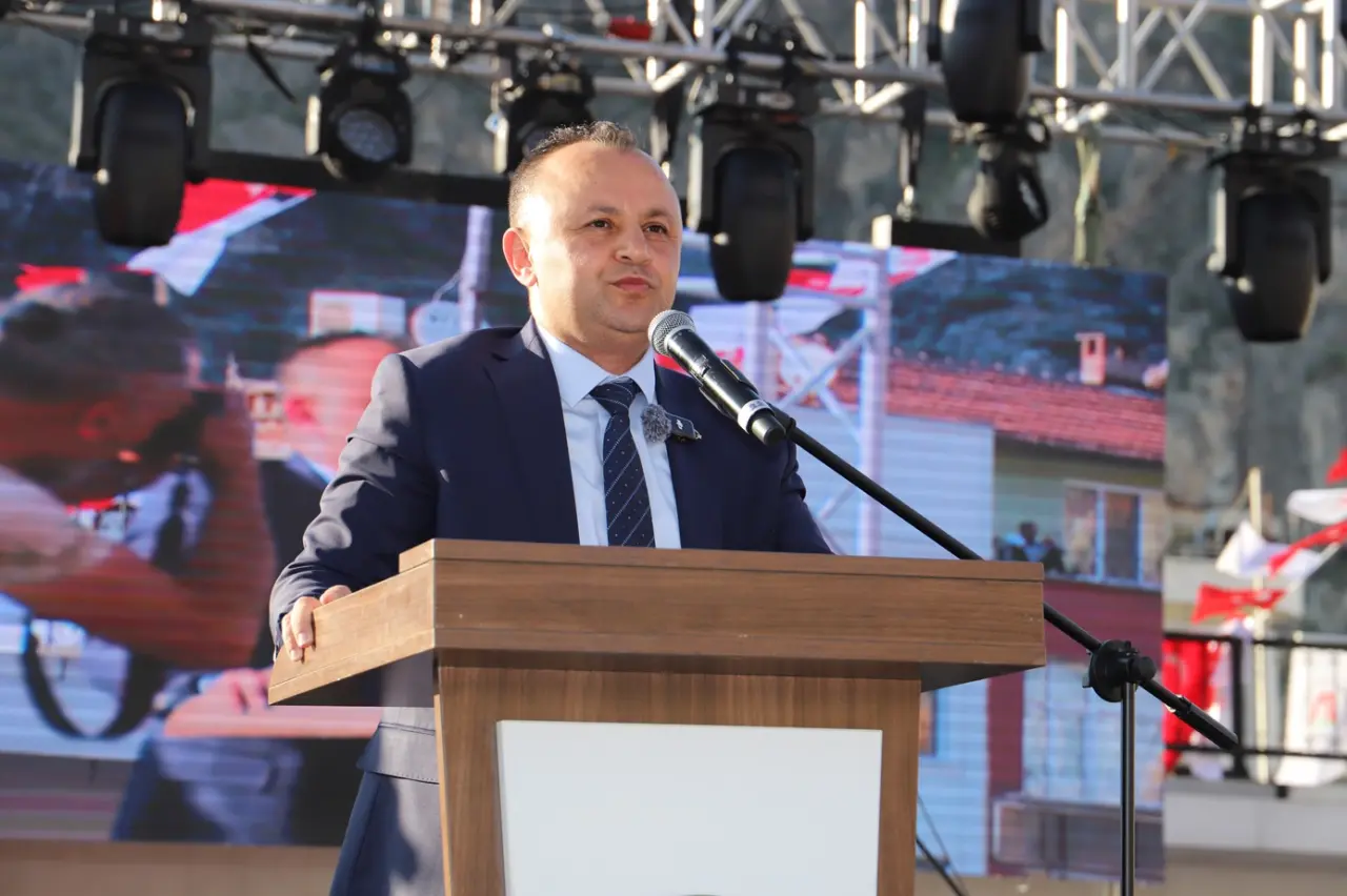 Amasya Üniversitesi’nde Coşkulu Mezuniyet Töreni: 4.506 Öğrenci Geleceğe Uğurlandı 4