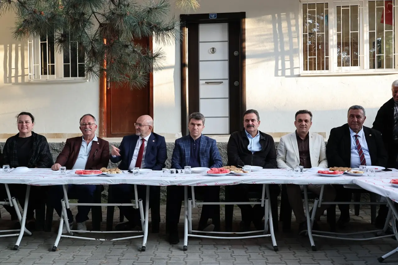 Amasya Valisi Önder Bakan, Çetmi Köyü'nde Vatandaşların Sorunlarını Dinledi 4