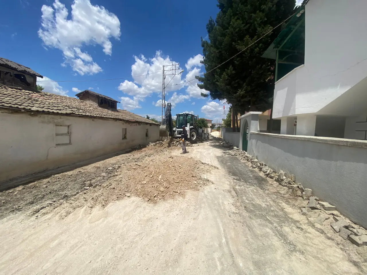 Suluova Belediyesi, Yenidoğan Mahallesi Bayram Sokak’ta Kilit Parke Yenileme Çalışması Başlattı 3