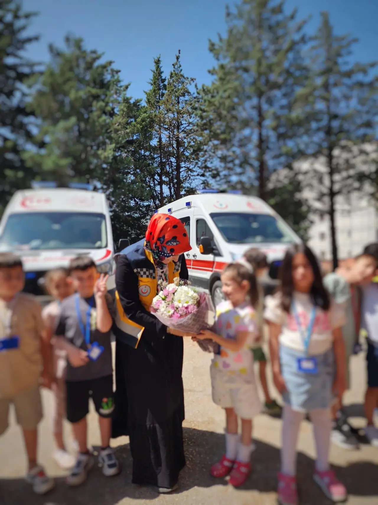 Anaokulu Öğrencilerinden Ambulans Ekibine Anlamlı Ziyaret! 1