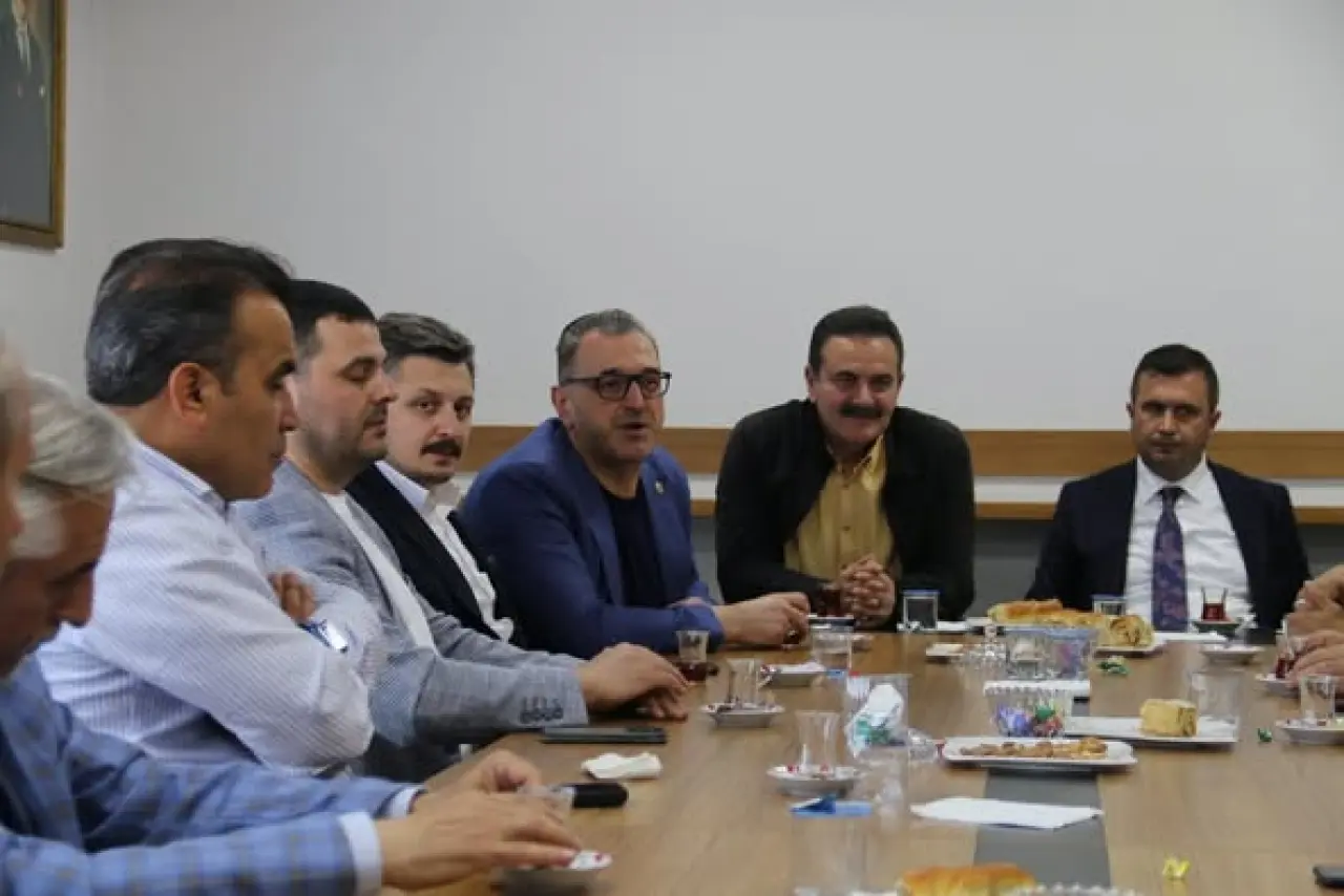 AK Parti Amasya Milletvekilleri, Hamamözü’nde Teşkilatla Bayramlaştı 1