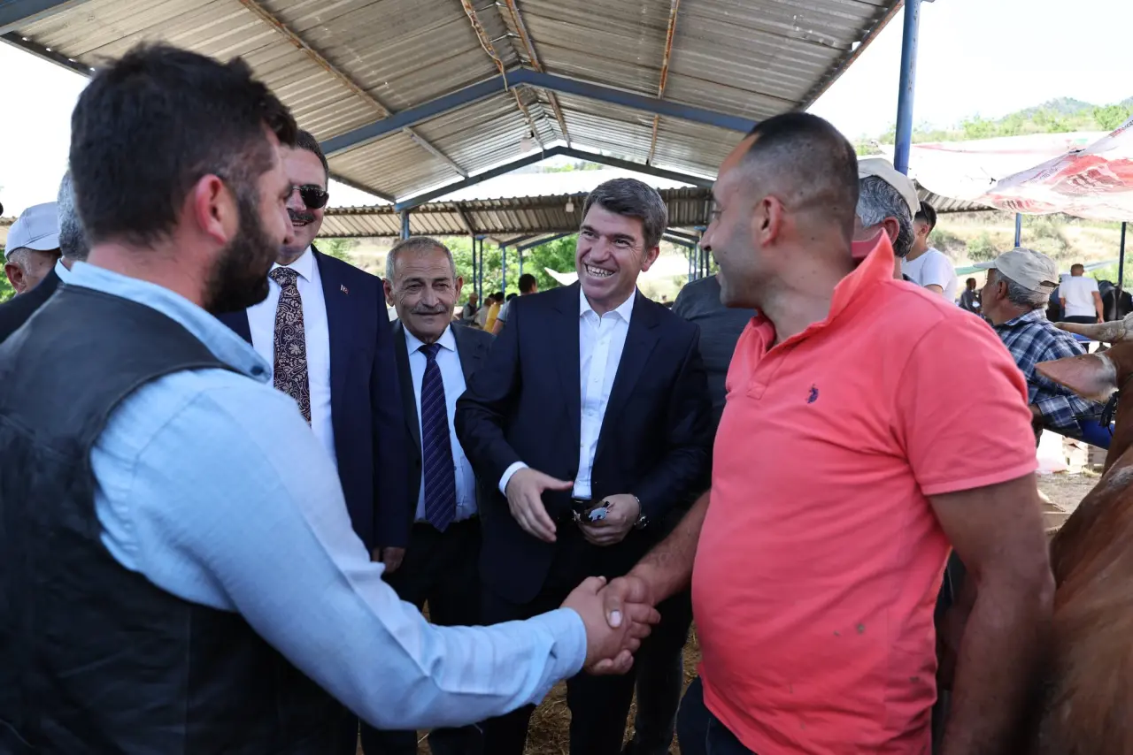Amasya Protokolünden Hayvan Pazarı Ziyareti 1