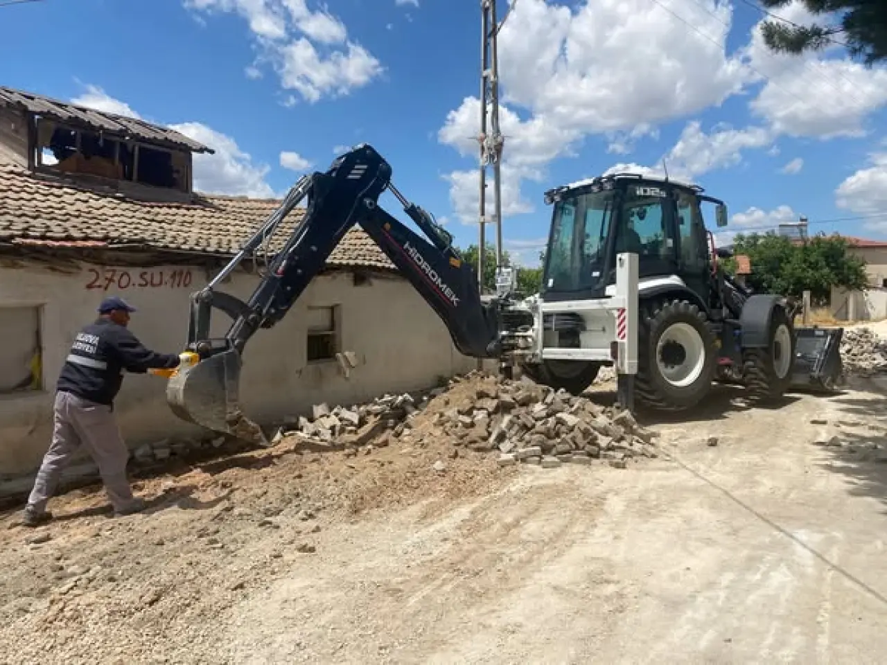 Suluova Belediyesi, Yenidoğan Mahallesi Bayram Sokak’ta Kilit Parke Yenileme Çalışması Başlattı 1