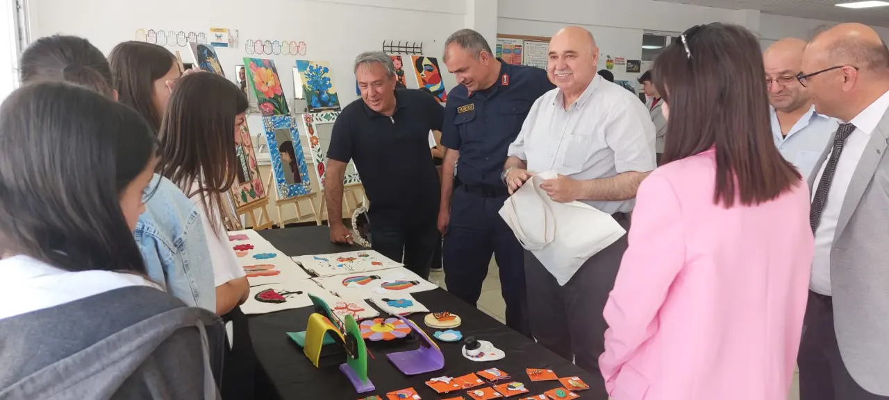 Gümüşhacıköy Şehit Sercan Koç Lisesi Öğrencilerinden Etkileyici Yıl Sonu Sergisi 3