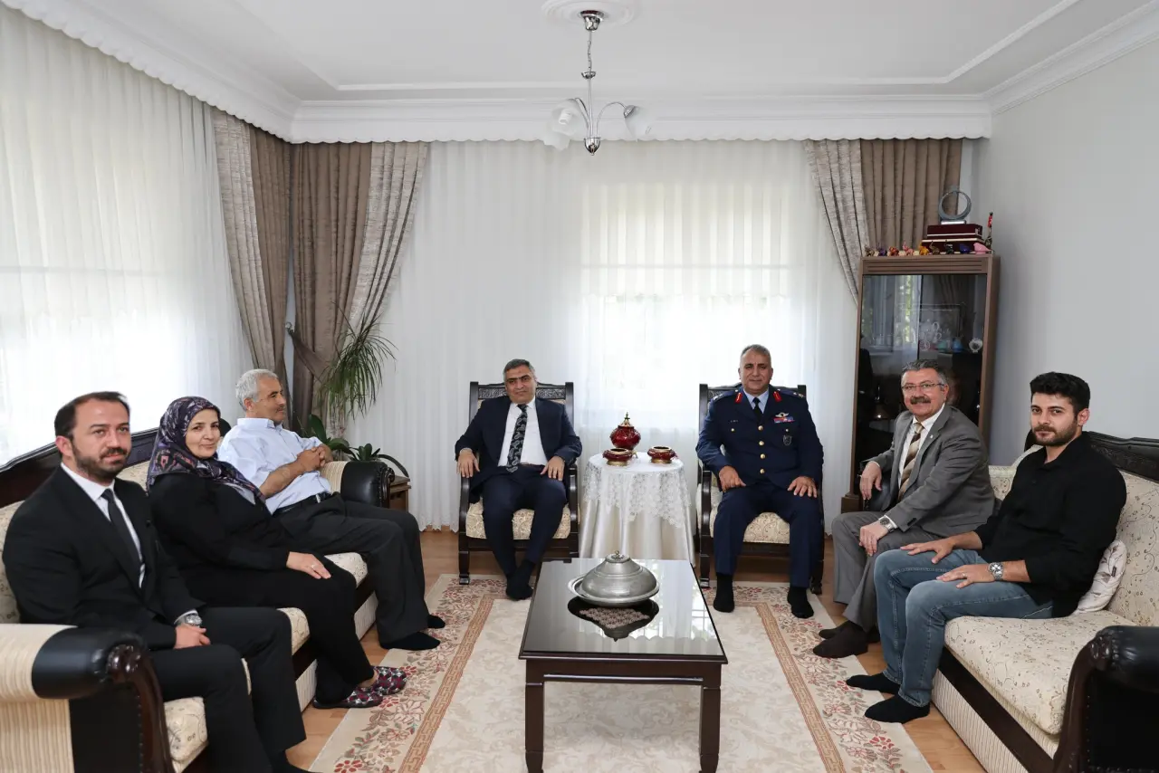 Merzifon Kaymakamı Karaaslan’dan Şehit ve Gazi Ailelerine Bayram Ziyareti 1