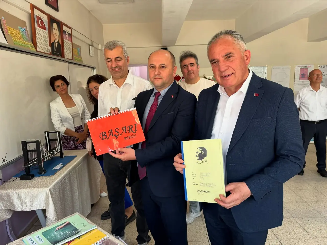 Taşova’da Öğrenci Eserleri Görücüye Çıktı: Başkan Özalp Yıl Sonu Sergisine Katıldı 3
