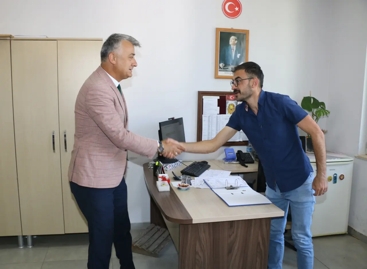 Milli Eğitim Müdürü Katipoğlu, Bayram Sonrası İlk Mesai Gününde Personelle Bayramlaştı 1