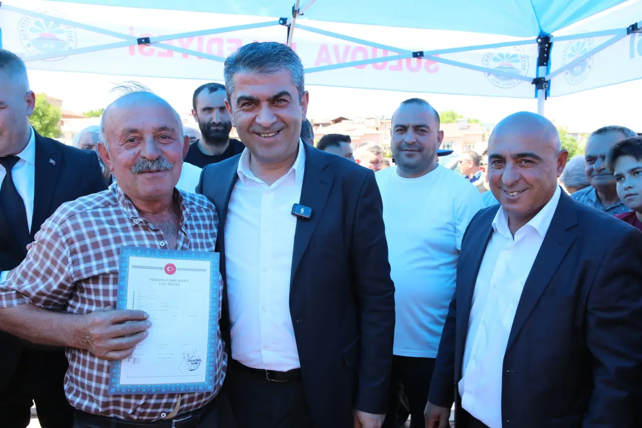 Suluova’da 25 Yıllık İmar Sorunu Çözüldü! Tapular Başkan Uzun’dan Teslim Alındı 4