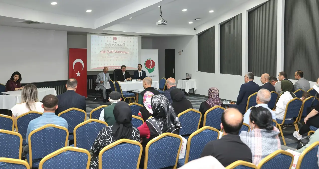 Amasya Valisi Önder Bakan, Halk Günü’nde Vatandaşlarla Buluştu 3