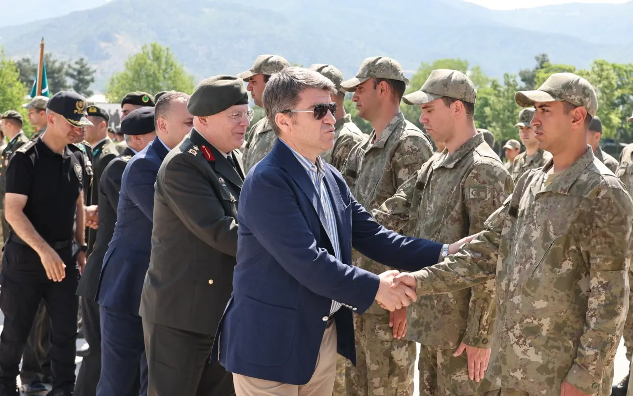 Vali Önder Bakan, Mehmetçiklerle Bayramlaştı: “Vatan Nöbetindeki Kahramanlarımızın Bayramı Kutlu Olsun” 2