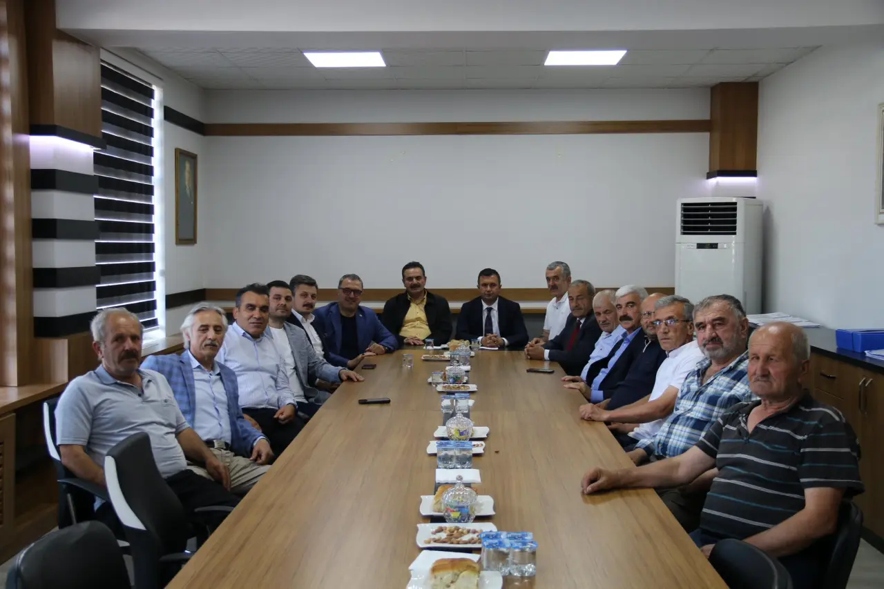AK Parti Amasya Milletvekilleri, Hamamözü’nde Teşkilatla Bayramlaştı 3