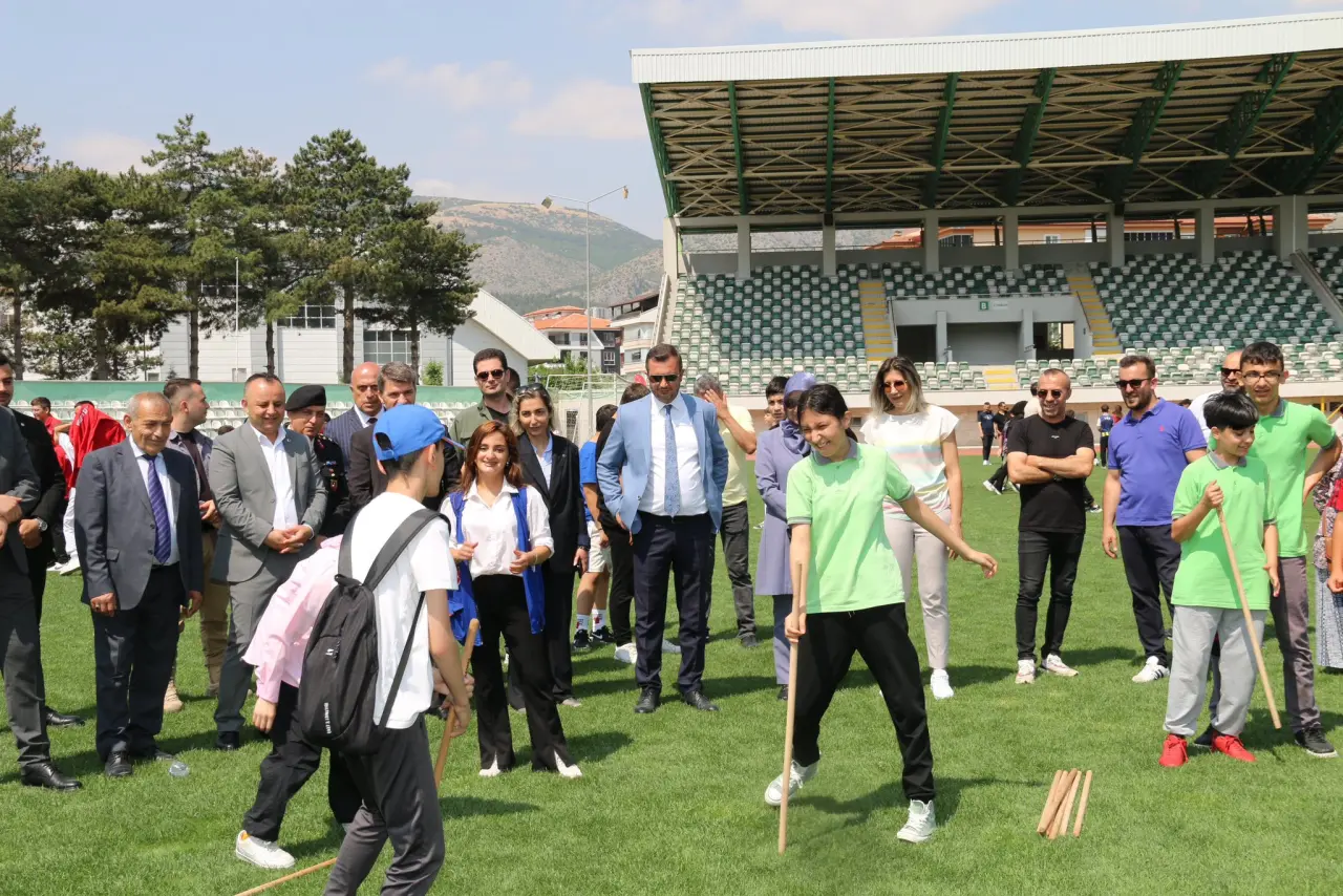 Amasya İl Başkanı Galip Uzun, Miniklerle Geleneksel Oyunlarda Buluştu! 1