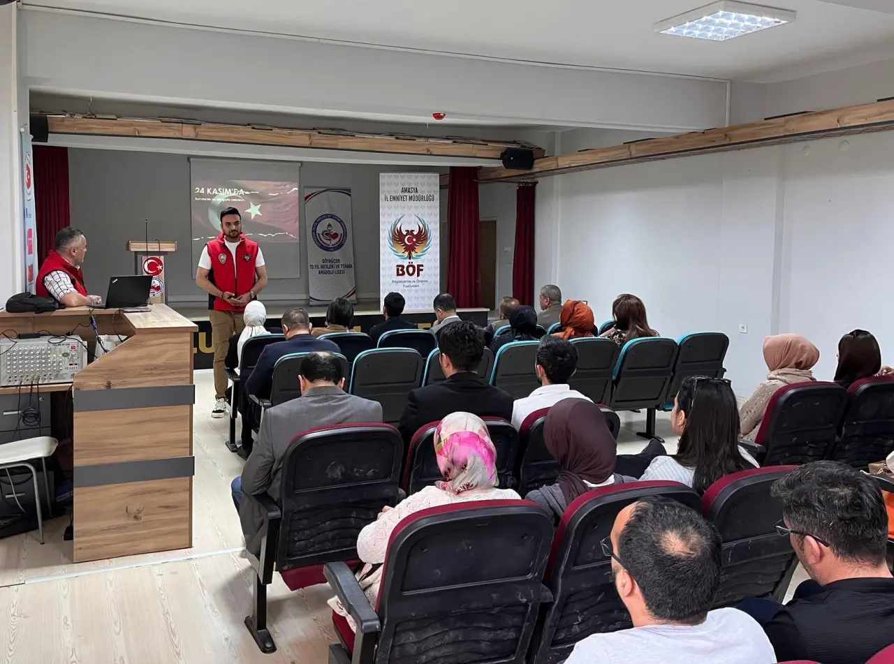 Amasya Emniyetinden Öğretmenlere Terörle Mücadele Eğitimi: “Gençlik Sizin Eseriniz” Projesiyle 473 Öğretmene Ulaşıldı 3
