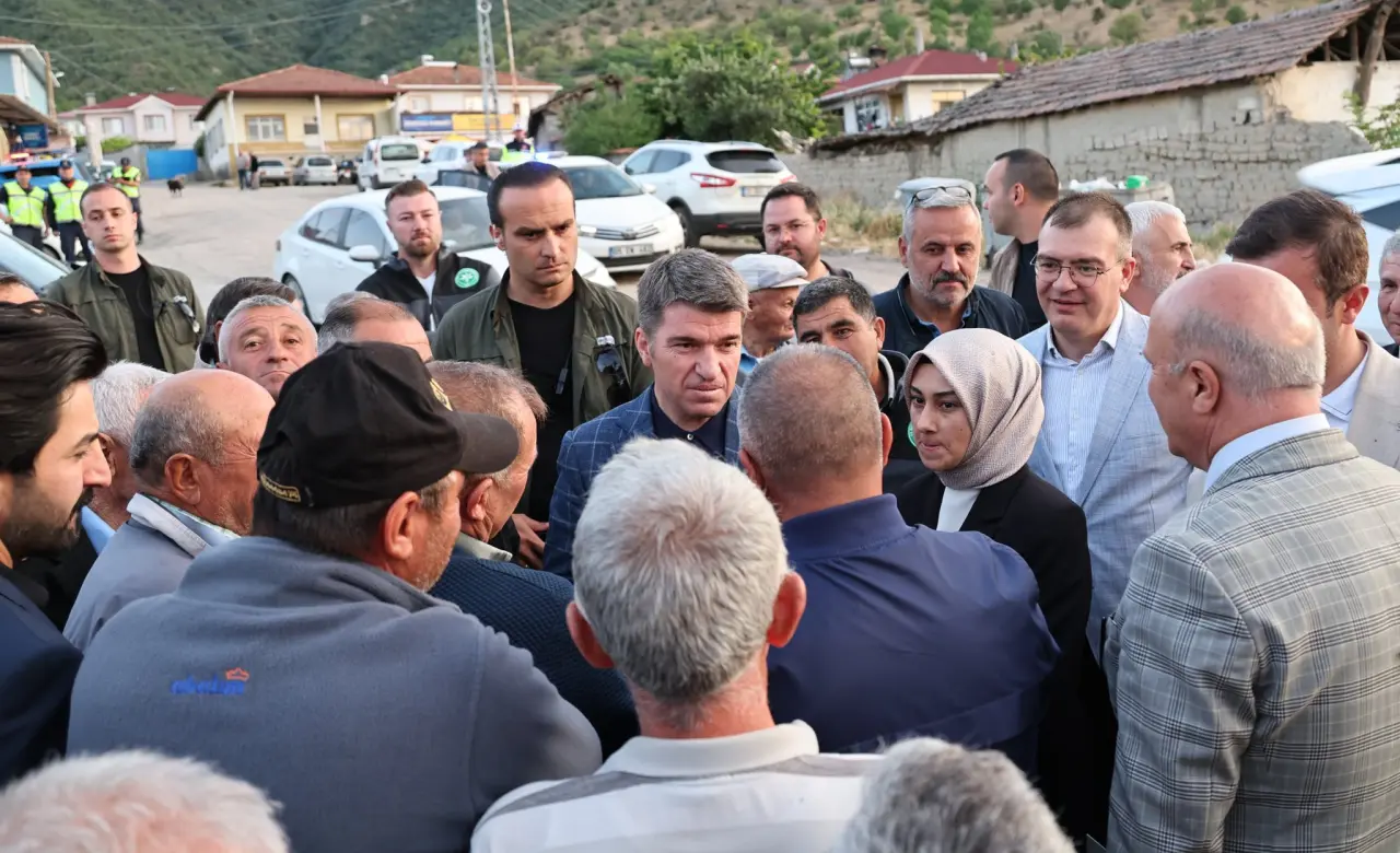 Amasya Valisi Önder Bakan, Çetmi Köyü'nde Vatandaşların Sorunlarını Dinledi 3