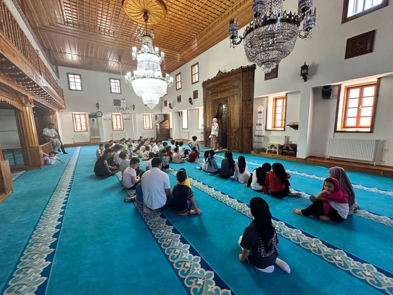 Camide Sağlık Semineri: Çocuklara Sağlıklı Beslenme ve Bağımlılıkla Mücadele Eğitimi Verildi 3