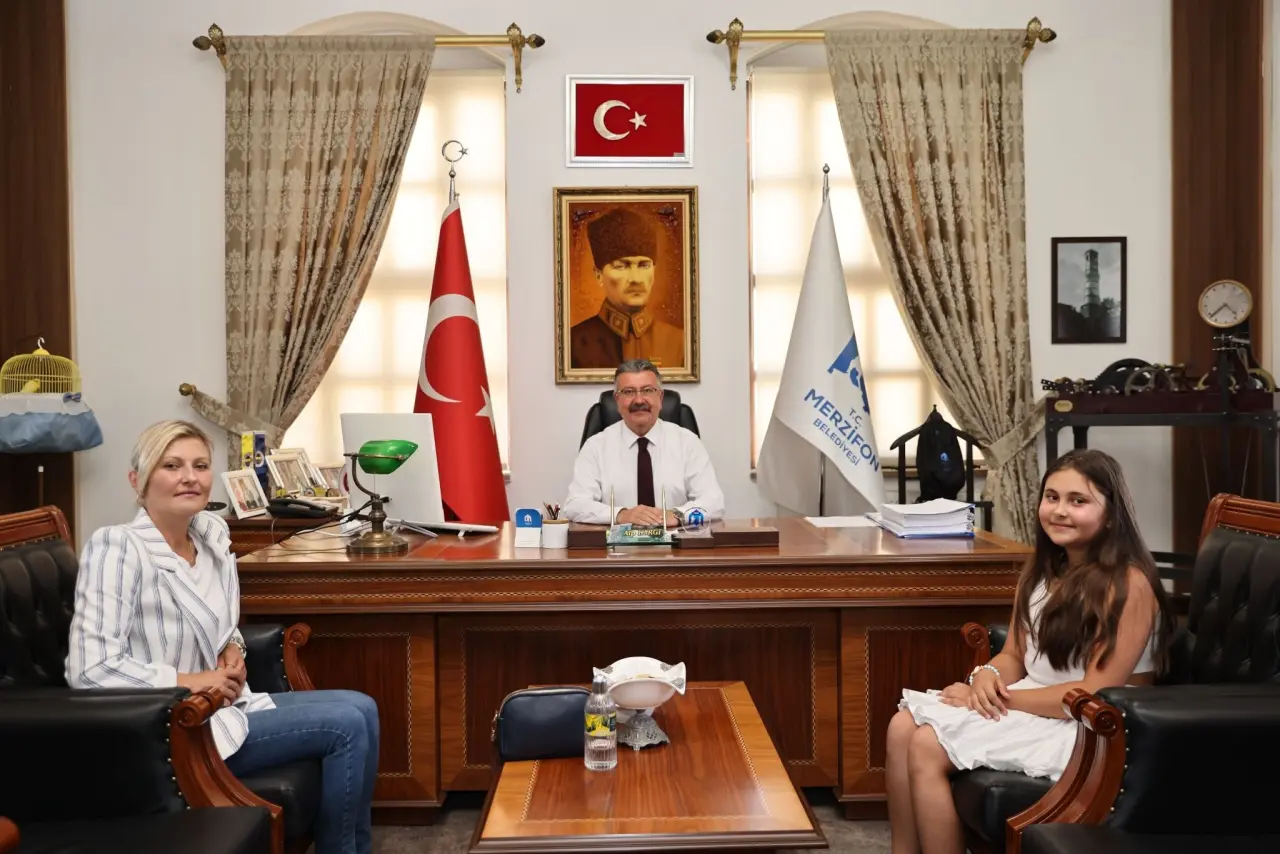 Merzifon Belediye Başkanı Alp Kargı, Yoğun Ziyaret Trafiğinde Konuklarını Ağırladı 6