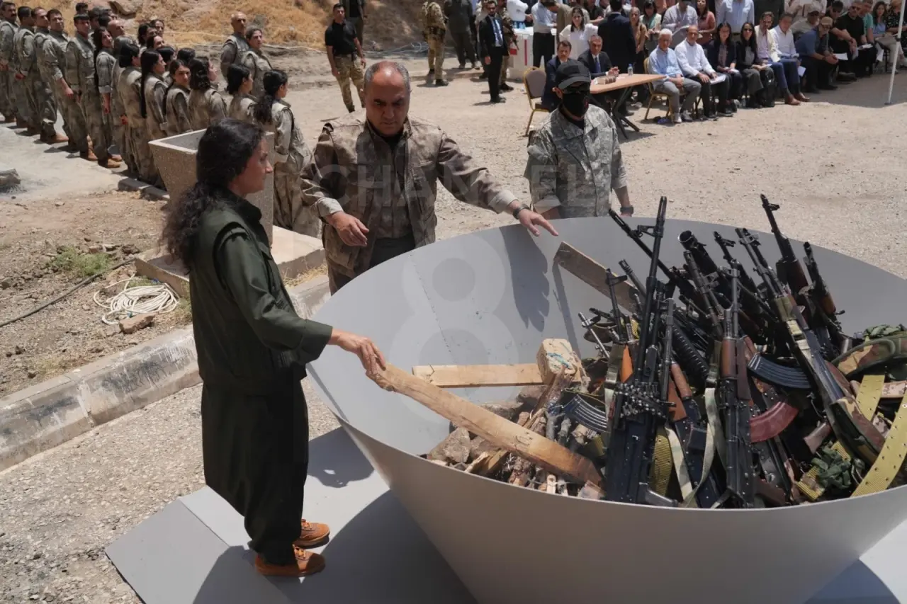 Son Dakika: PKK’lı Terörist Grup Silahları Bıraktı! Tarihi Anlar Süleymaniye’de Yaşandı 4
