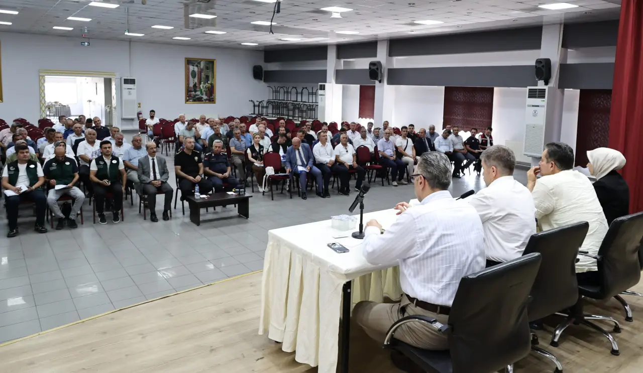Vali Önder Bakan Gümüşhacıköy’de Muhtarlarla Bir Araya Geldi 4