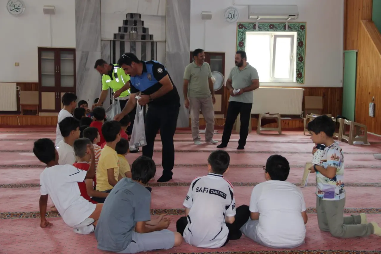 Miniklere Güvenlik Eğitimi: Amasya Polisi Yaz Kur’an Kurslarında Bilgilendirme Yaptı 1