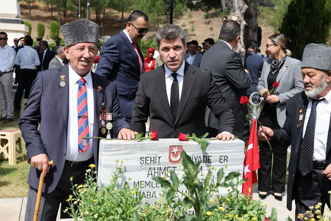 Vali Önder Bakan’dan 15 Temmuz’da Şehitlik Ziyareti: “Ruhları Şad, Mekanları Cennet Olsun” 2