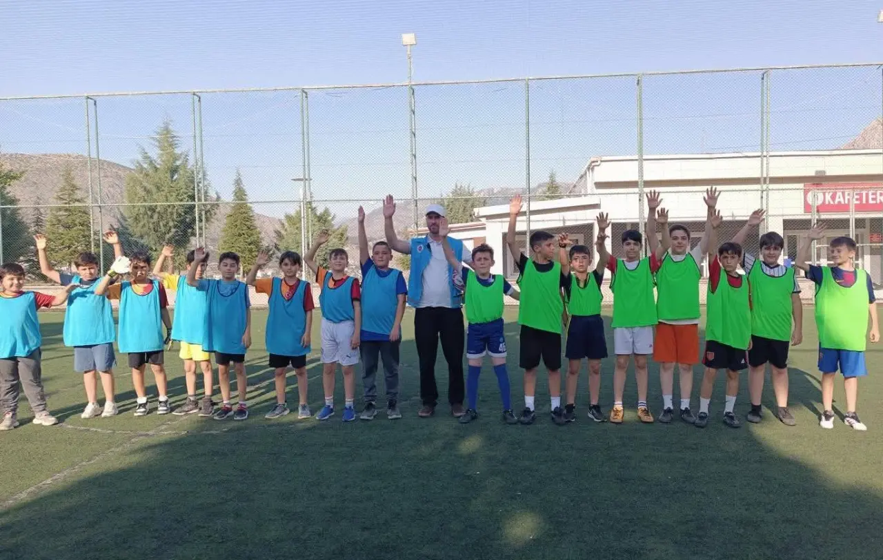 Amasya’da Camiler Arası Futbol Turnuvası Başladı: Yaz Kur’an Kursu Öğrencileri Sahada Buluştu 2