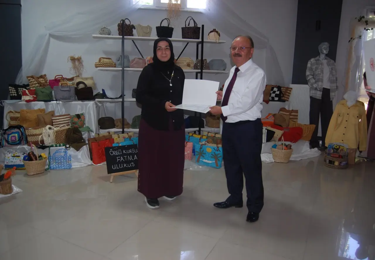 ADEM’in Yıl Sonu Sergisi Düzenlendi! 4