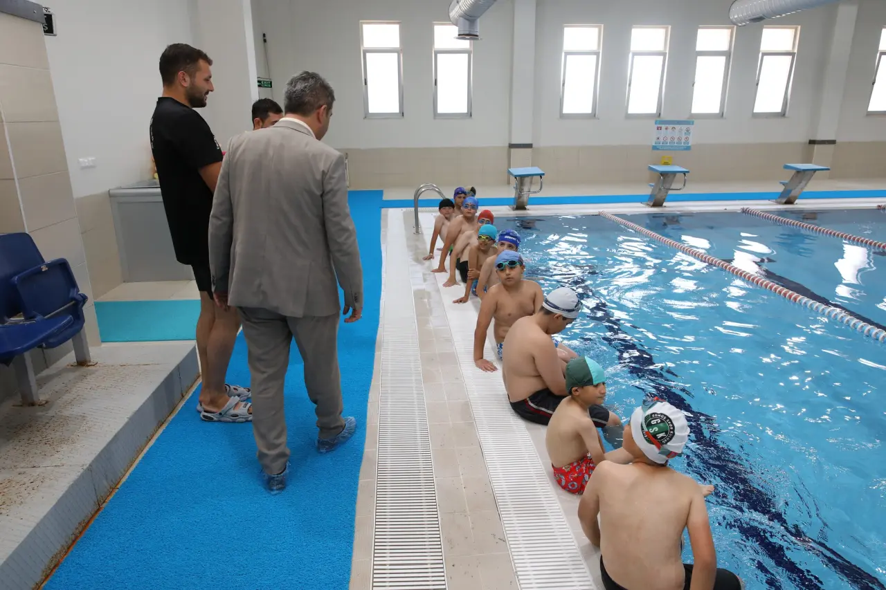 Başkan Rıfat Uzun’dan Yüzme Kurslarına Ziyaret 3
