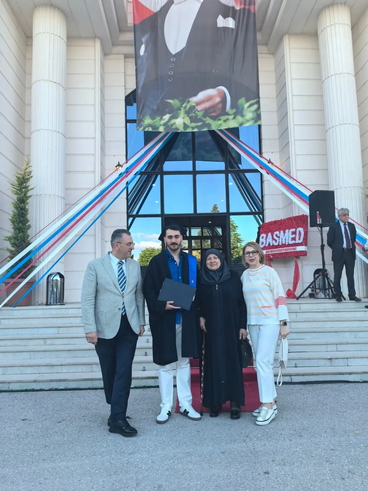 Vekil Çilez'in Gurur Anı: Baba Oğul Aynı Sahnede 4