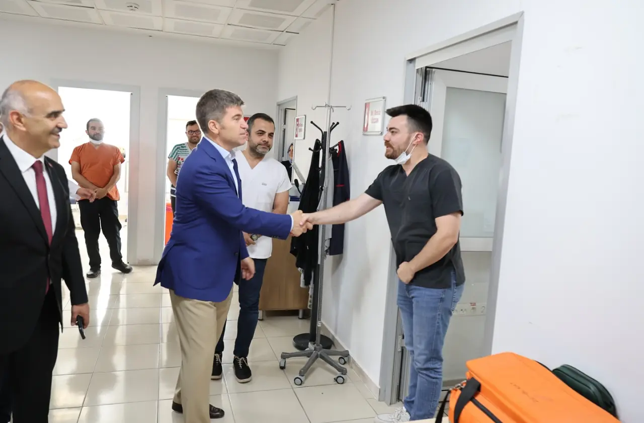 Vali Önder Bakan’dan Ağız ve Diş Sağlığı Merkezi’ne Ziyaret 4