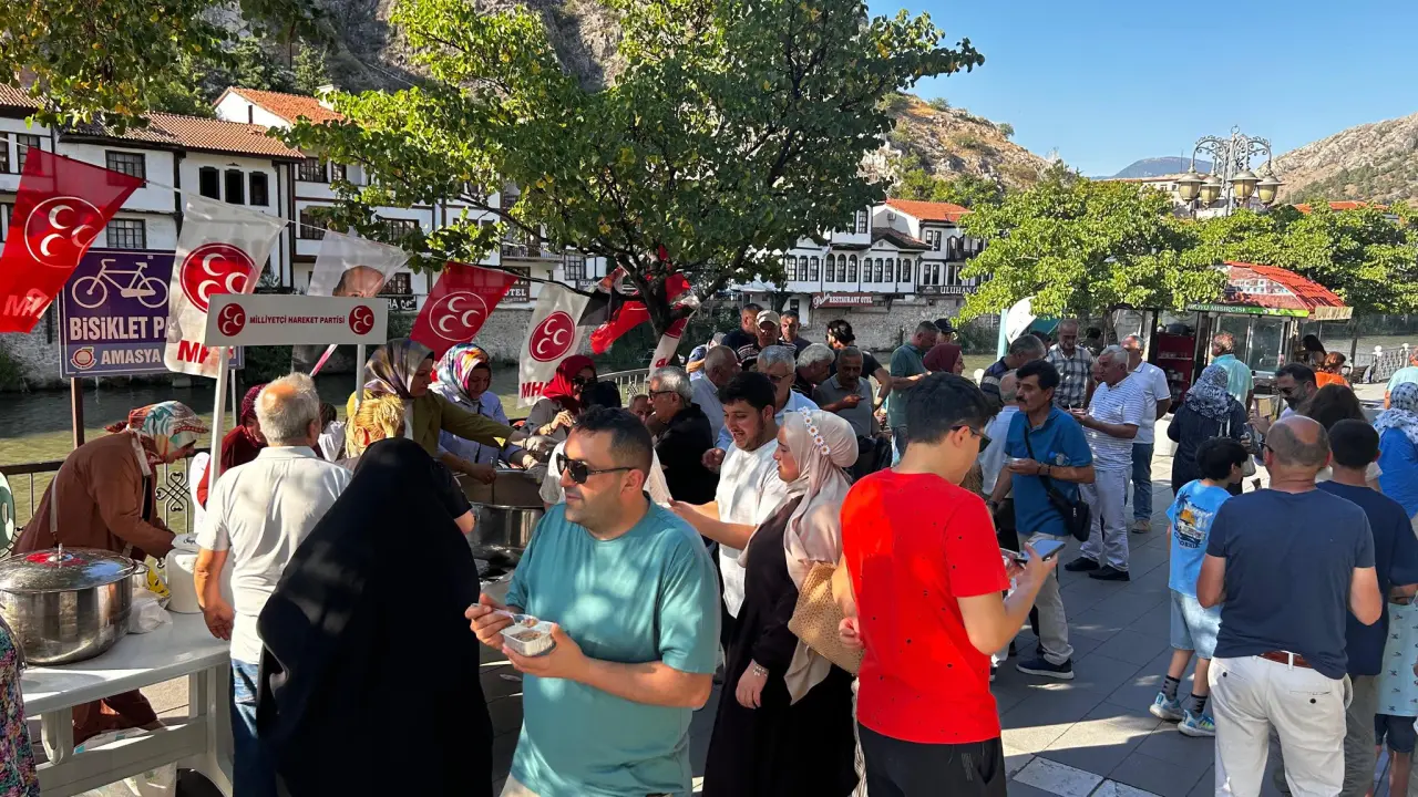 MHP Amasya İl Başkanlığı'ndan Aşure İkramı: “Birlik ve Dayanışmanın Tadı Aşureyle Taçlandı” 1