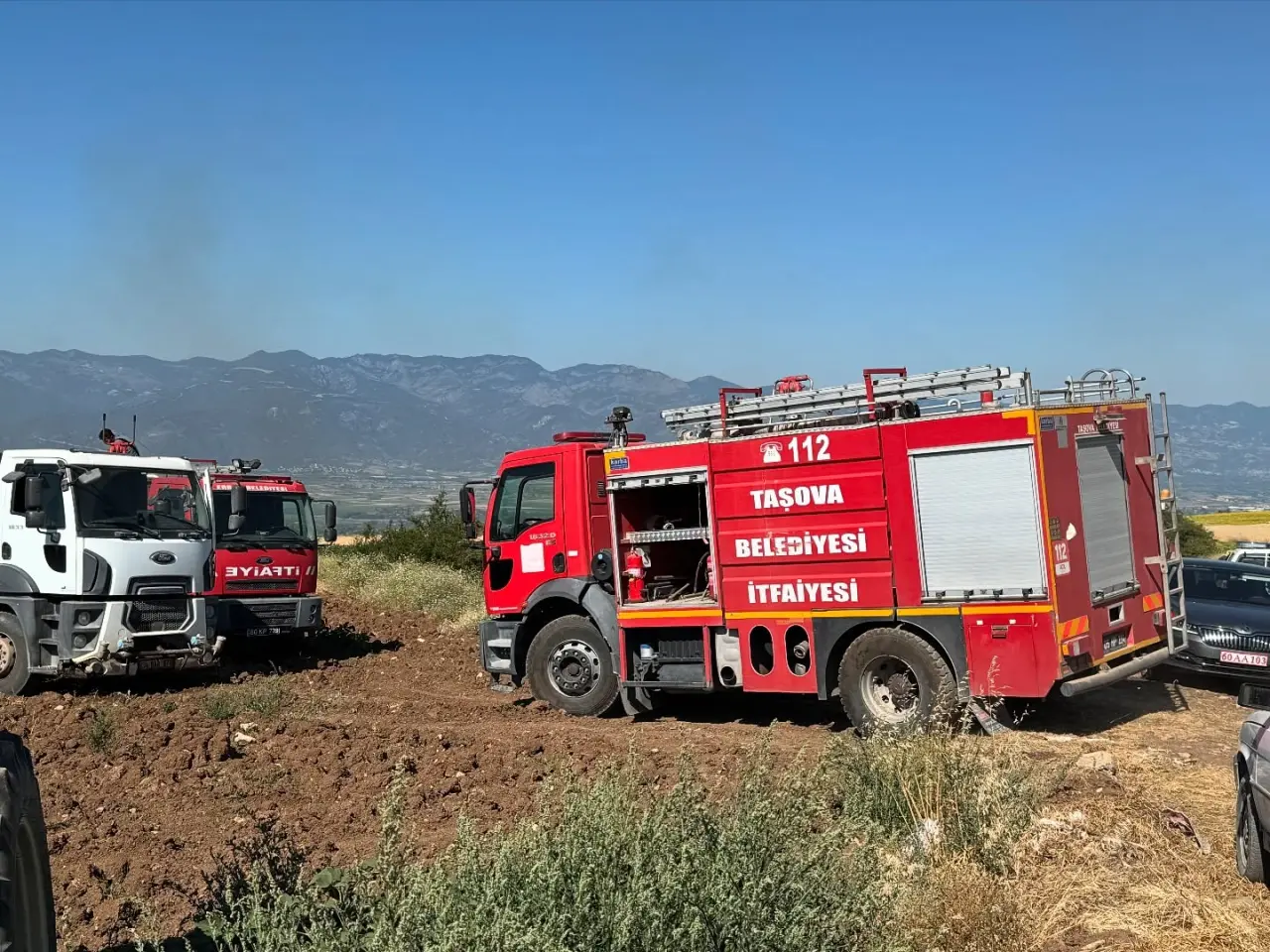 Taşova-Erbaa Sınırında Arazi Yangını: Ekiplerin Hızlı Müdahalesiyle Kontrol Altına Alındı 2