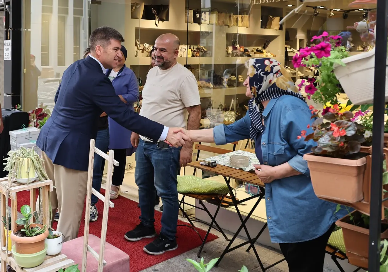 Vali Önder Bakan Şehir Merkezinde Esnaf ve Vatandaşlarla Buluştu 4
