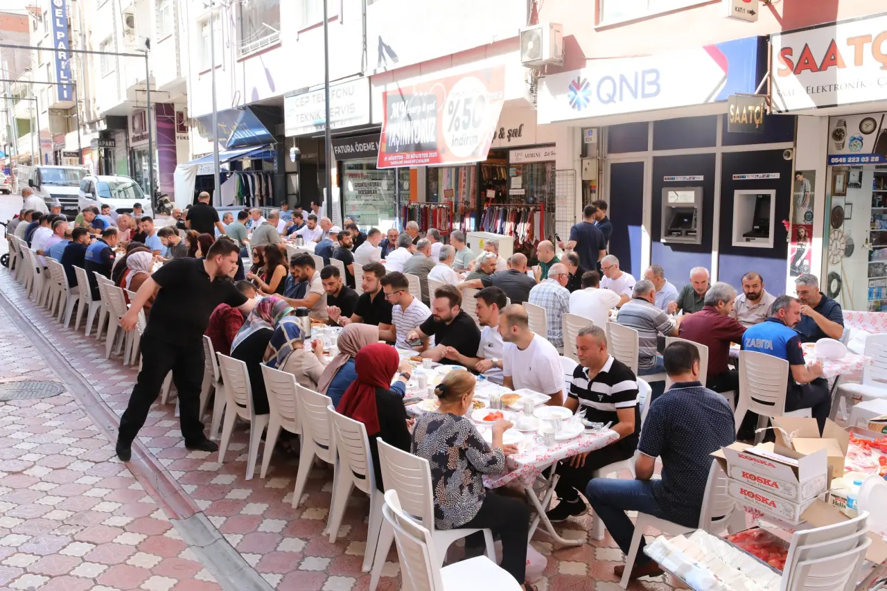 Başkan Rıfat Uzun’dan Esnafla Kahvaltı Buluşması: “Gönüller Bir, Hedefler Ortak” 3